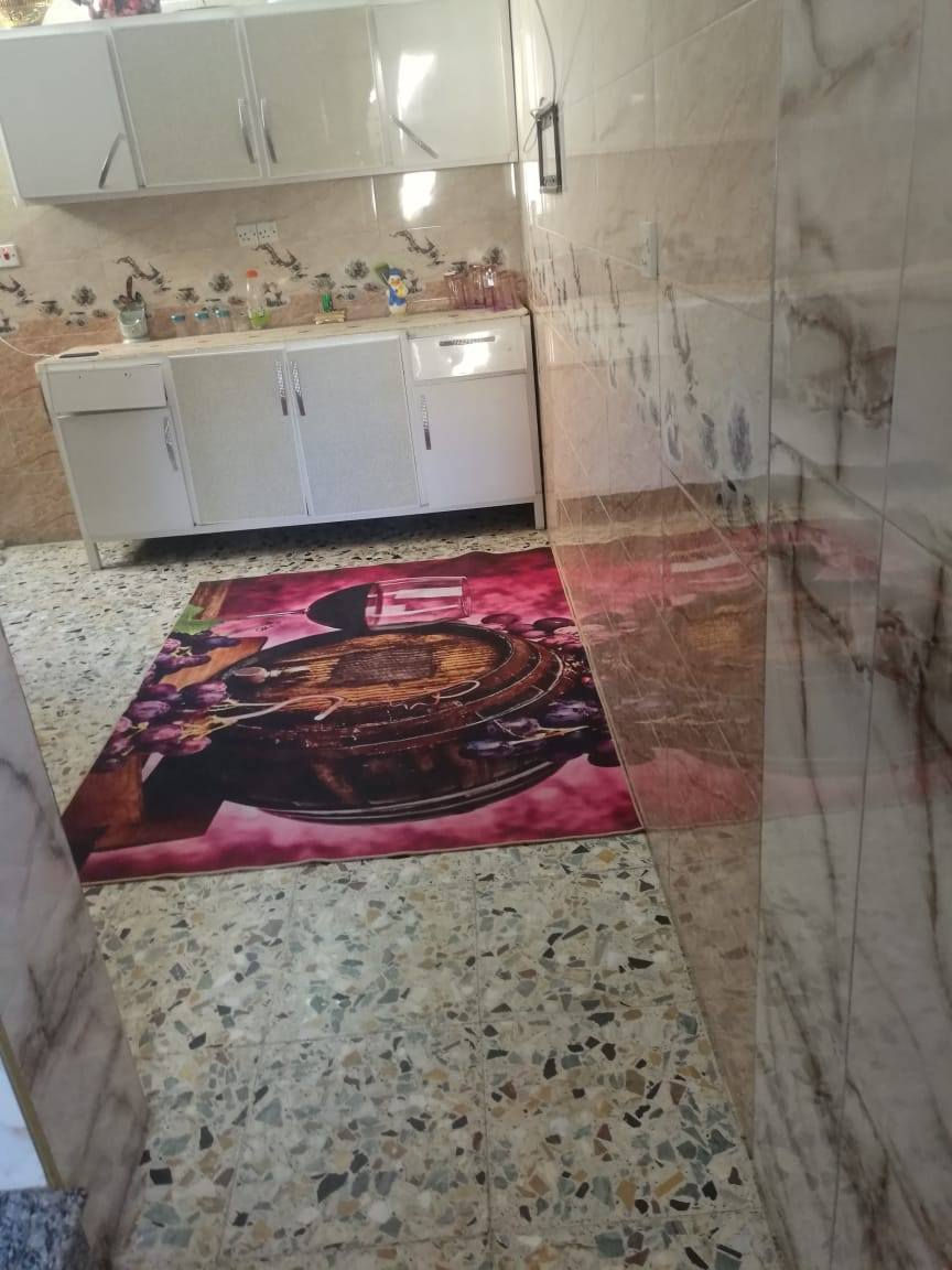 بيت للبيع في الامين الثانيه السده الجديده قرب ساحه زمن مساحه ٥٠ متر ركن طابقين صاله
ومطبخ وخدمات وغرفتين فوك  للاستفسار اتصال على رقم ***********
