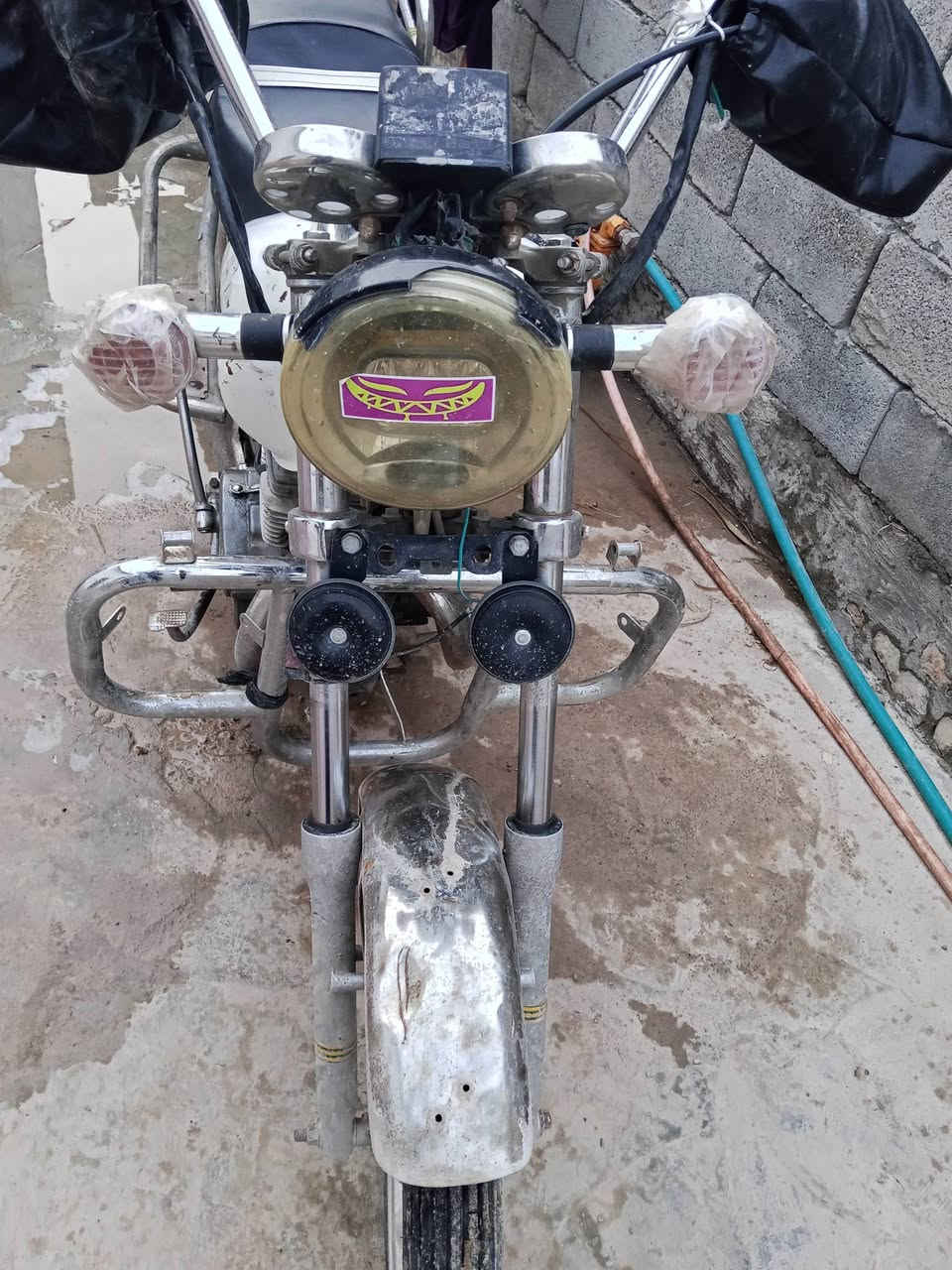 السلام عليكم دراجة موديل  2015 السعر 300 وبيه مجال العنوان تقاطع الجيزاني رقم الهاتف ***********
