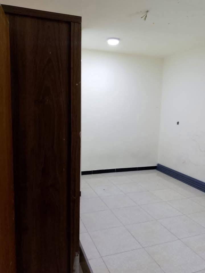 غرفتين وصاله مطبخ صحيات منور بيتونه 

ايجار 650 قفل 

للاستفسار الاتصال 

***********
