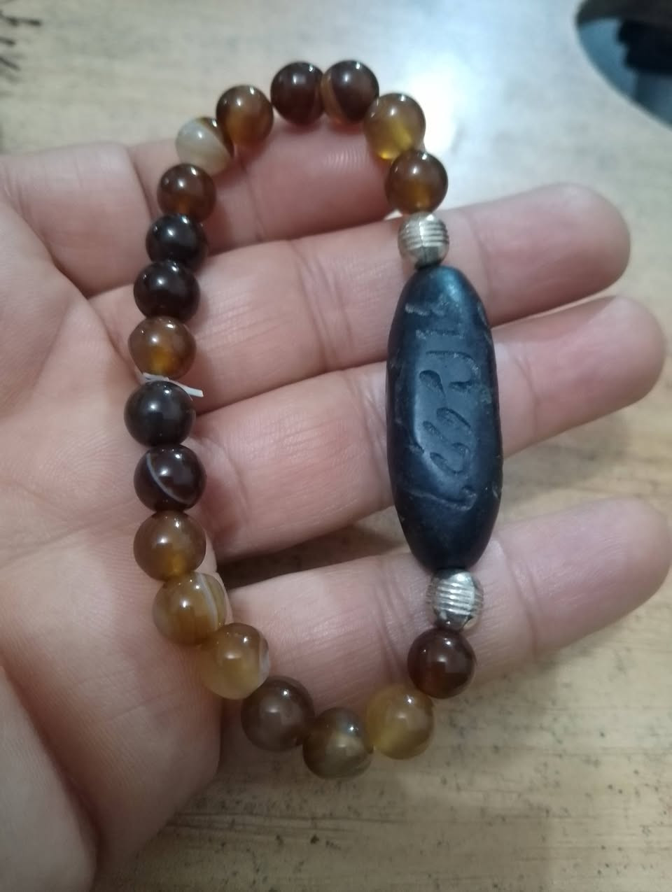 مجموعه اساور متنوعه من العقيق الهندي باحجار المرجان التونسي وحجر التبت وحجر الجزع البقري وحجر المراد وحجر عباس اباد سعر السوار 15 الف واصل داخل بغداد وللمحافظات ***********
