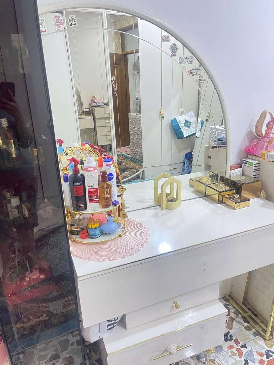 ***********
شراي يتفضل واتساب 
غرفه تركي ١٠ قطع وياهه الدوشك هديه تكمه وثكيله ع الفحص سعر مناسب 
عنوان بغداد الجديده
