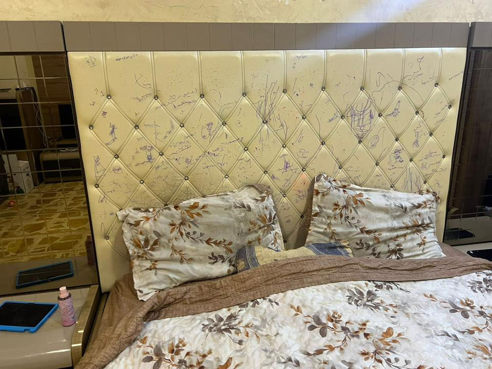 غرفه نوم تركية للبيع  
بيهه بس الجرارات تعبانه 

***********
