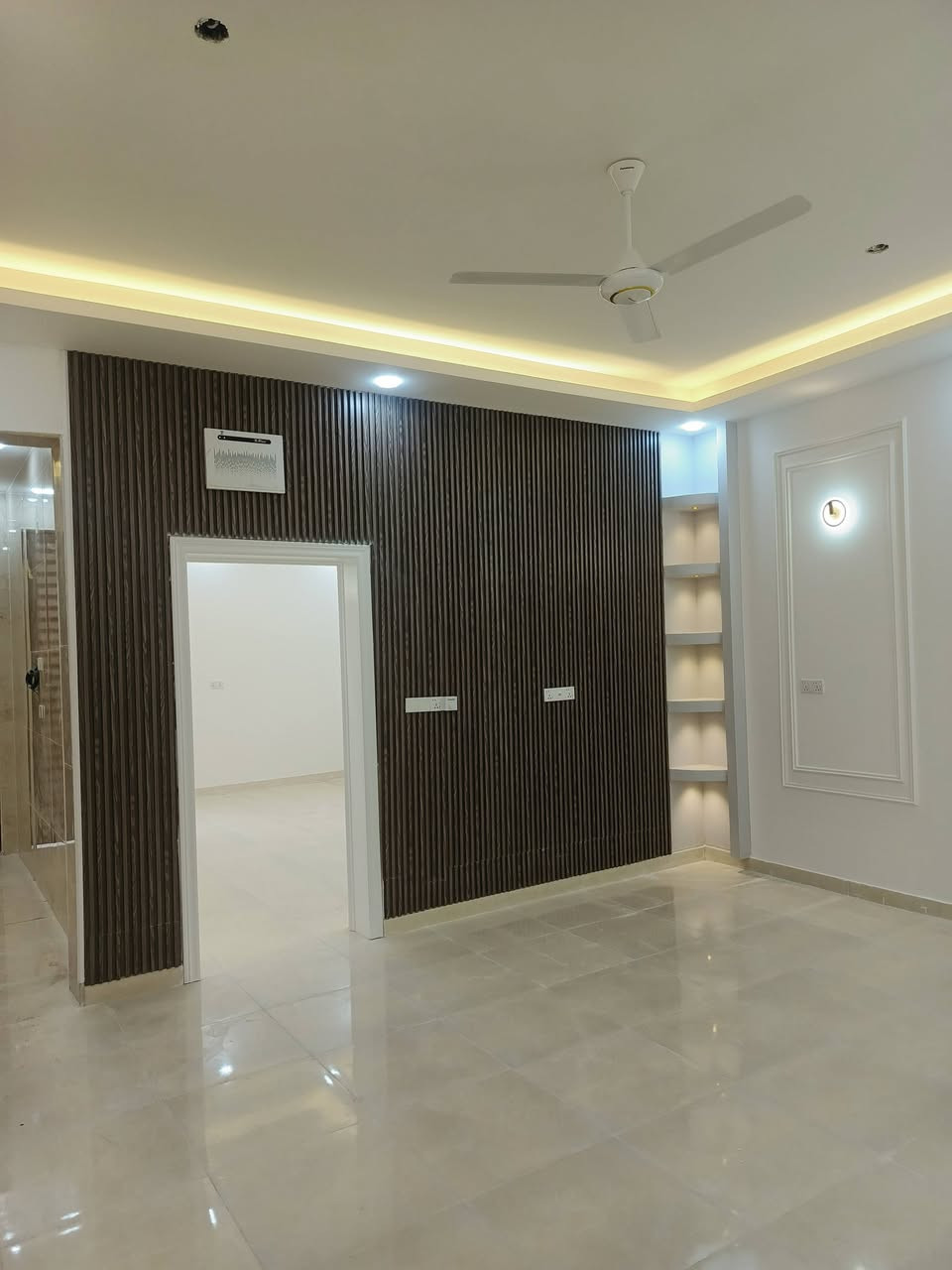 عملي الديكورات الداخليه والفلين الخارجي وجميع انواع الصباغ وعمل ماده الروف مانع الرطوبه ***********
