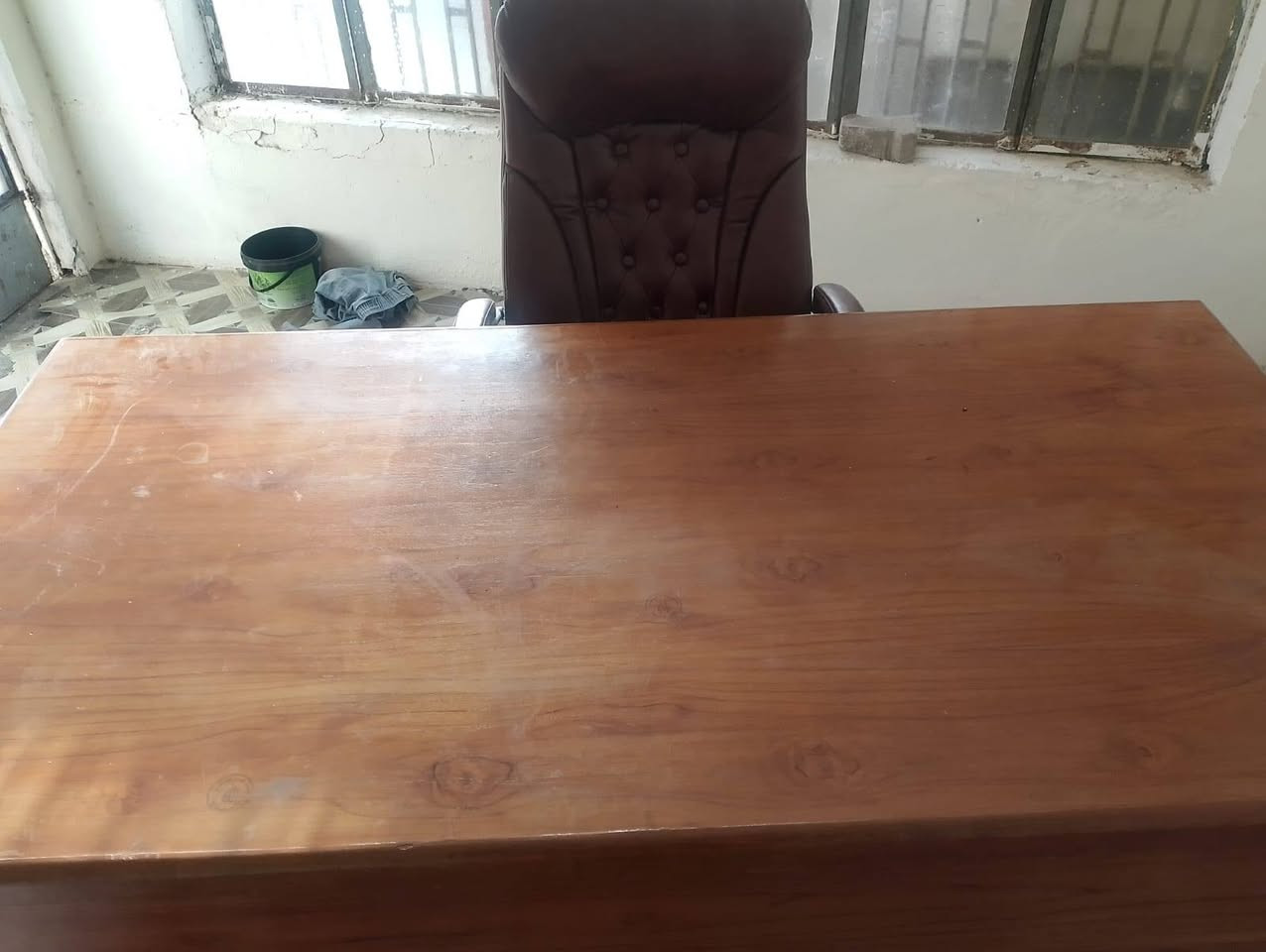 السلام عليكم ميز مع كرسي ميز مكتب  صاج  حطاطه جديد مستعمل شهر واحد     الرقم  طوله 180*80 التفاصيل الرقم ***********
