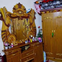 سلاام غرفه اخشاب للبيع السعر ٨٠٠ وبيهه مجال وهاذ رقمي. ٠٧٨٥٣٣٠١٦١٦