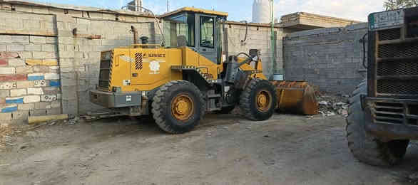 السلام عليكم شفل صيني LG باب أول مكينه بلاديه صبغ بلادي لا فطر لا لحيم محرك ما مفتوح تخم تاير رقم واسط سنويه جديده بشرط التحويل مكينه جاهزه للشغل 
***********
