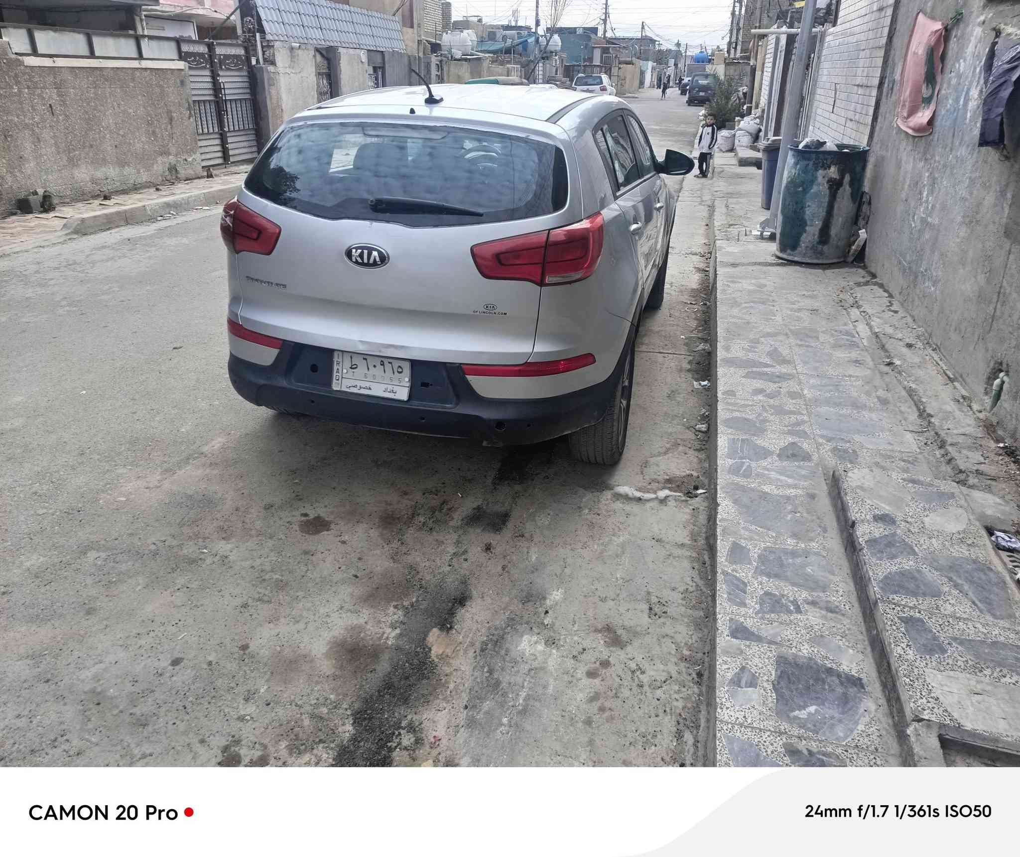 السلام عليكم اسبورتج موديل 16 وارد امريكي حادثا بنيد اوجاملغ فقط بدون دواخل نص فول  تبريد قطعتين مكينه كير تخم تاير جديد سياره جاهزة خير من الله سعر 120 وبيها مجال بصيط عنوان بغداد حي النصر هاتف ***********
