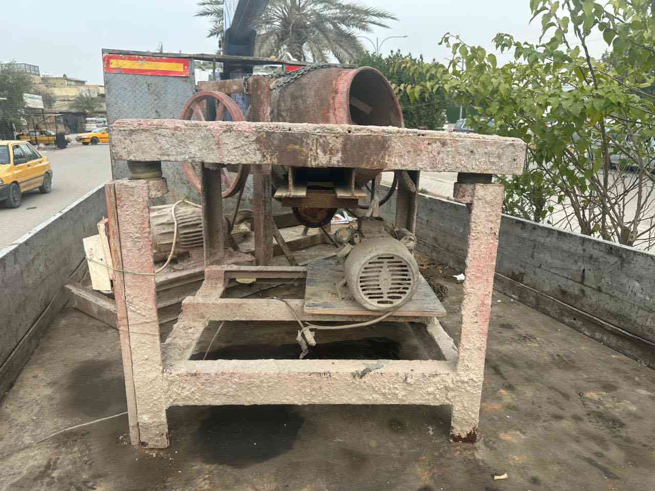 السلام عليكم خباطة سمنت وهزاز مال قالب شغالات السعر ٦٠٠ الف العنوان الكاظمية رقم الهاتف***********
@
