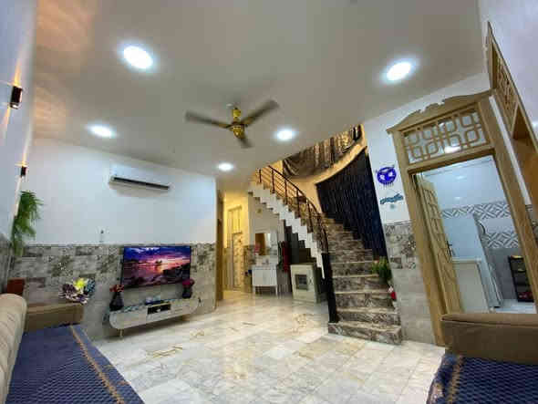 دار للبيع مساحة 150 متر طابو صرف بناء حديث 2024 درجة اولى🤍
الارضيه مرمر وبورسلين 
خريطة جدا ممتازة يحتوي على ...

 • الطابق الأرضي استقبال + مطبخ + هول + غرفة كبيرة + مجمع صحي كبير + ممرات عدد 2 + صحيات خارجية

• الطابق الثاني 3 غرف نوم + هول + مجمع صحي 

* كهرباء + سبالت + كاميرات نضام بوري دفن 

• الموقع أبو غرق حي الحسين خلف الضغط شارع مشروع الماء ثالث عقار عن التبليط الرئيسي 
شارع 12 متر 

السعر 155 مليون يباع نقد فقط 

للاتصال والاستفسار ***********
