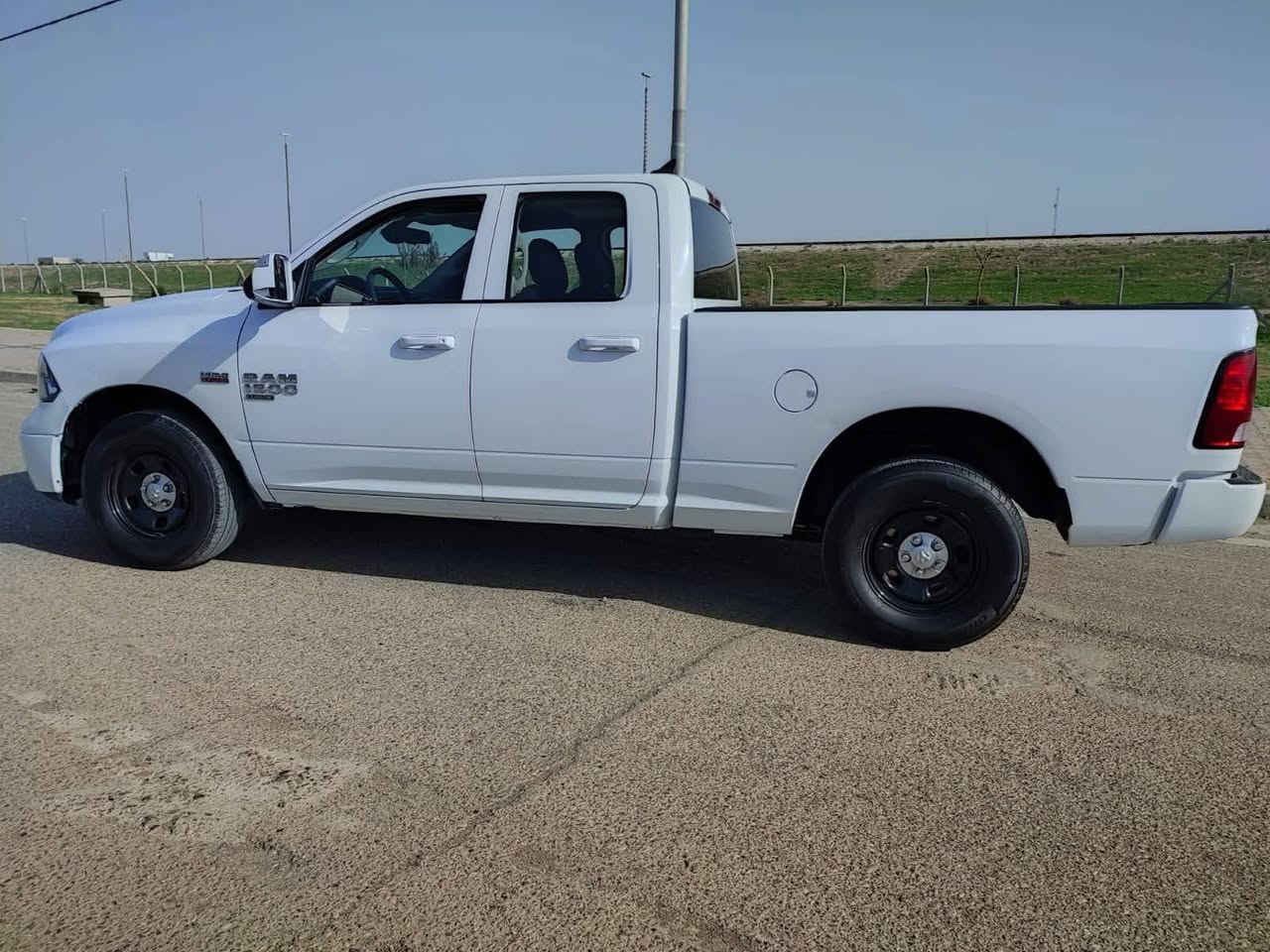 للبيع فقط بسعر مناسب جدا جدا جدا 
دوج رام كلاسيكي.  موديل 2023
💸 سعر  200 ورقه   ***********
كلش نضيف.  ماشي 43الف مايل 
رقم سليمانيه بسمنا كلها جديد 
كير محرك تبريد كهربائي كلها بشرط 
من دعامي للدعاميه بشرط 
ضرر سياره دعاميه فقط 
بدون صبغ بيها مكانين تعديل بارد فقط 
سياره جاهز دينار مصرف مابي 
محرك هايمي 8سلندر حجم 5700
عنوان كركوك شراي اتصل 
***********
