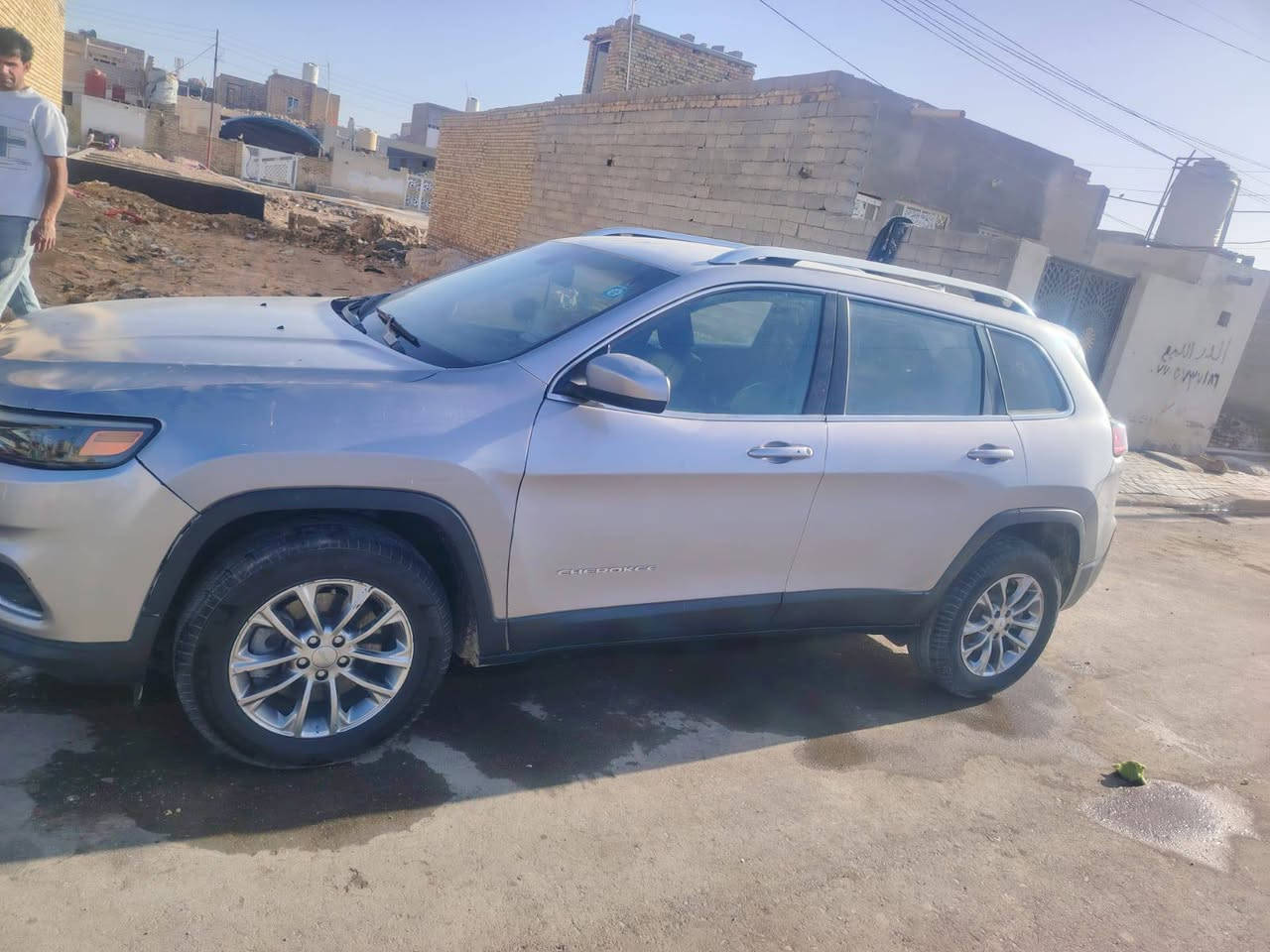 ***********سلام عليكم جيب شيروكي بزون رقم ميسان نگليزي تحويل ثاني يوم مكينه 6سلندر السعر 142وبيه مجال حادث بنيد وجاملغ نفسه بدون دواخل
