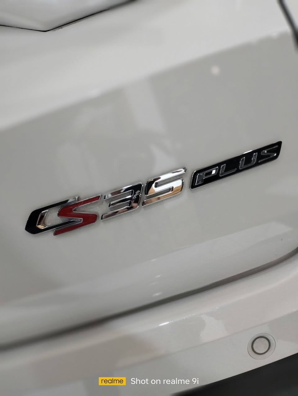 CS35....  2025 سنة الطراز 
عروض راس السنة لفترة محدودة باسعار الكاش وتتوفر عروض الاقساط بدون كفيل 
الاداء 
محرك 1400 توربو يقبل البنزين العادي +قوة الحصان160+العزم 260+حجم خزان الوقود 53L+ناقل حركة 7 سرعات dct+وضعيات قيادة سبورت و نورمال +نظام دفع العجلات 2w+حجم العجلات+18R
المواصفات
كامرة محيطية 360 درجة + فتحة بانوراما +مرايا الابواب مع مؤشر+الصندوق كهربائي+مقعد السائق تحكم كهربائي+شاشة 10.3 انج +فول تحكمات مقود +مانع انزلاق +تحكمات مري من الداخل 
شركة شانجان على سريع الدورة مجاور محطة وقود شواطئ دجله 
للاستفسار:***********.مستشار مبيعات شركة شانجان :حذيفة الشمري
