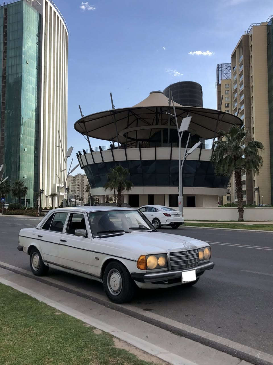 ‎سلام عليكم مرسيدس E230 للبيع
                                         سياره رقم اربيل 
‎صبغ: حزام 
‎موديل : ١٩٨٤
‎كير و محرك جديد ٢.٥ vvt
‎كهربائيات جديد 
‎٤ تايرات جديد  
‎سياره رقم اربيل الماني ب اسمي 
‎ تحويل  نفس يوم
‎السعر ٤٥ وبي مجال
‎مكان سياره اربيل 📍
***********
