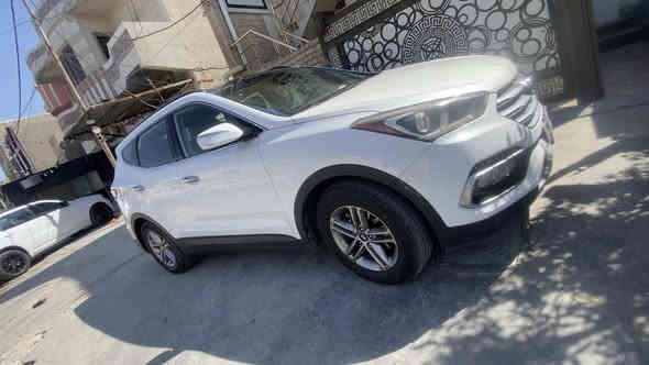 السلام وعليكم سنتافي موديل18امريكي الون ابيض اربيل سنويه ورقم وهزه جديد مكينه 2400فول ماعده بصمه بيه 5قطع صبغ بسمي السياره السعر 140$للستفسار التصال *********** حي الجامعه بغداد
