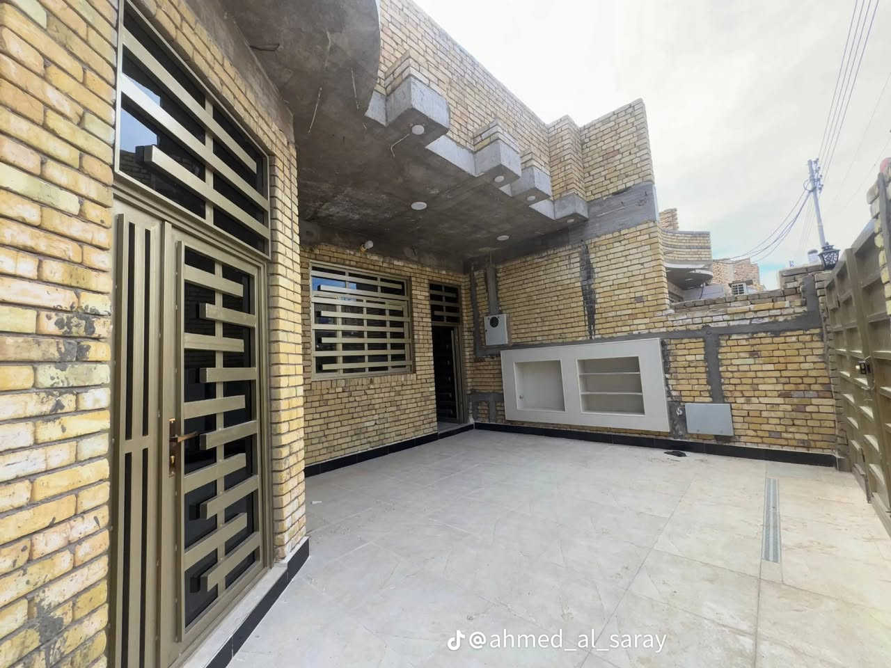 دار٢٠٠م حي عبجيه خلف الشارع العام مال حي الغدير ***********
