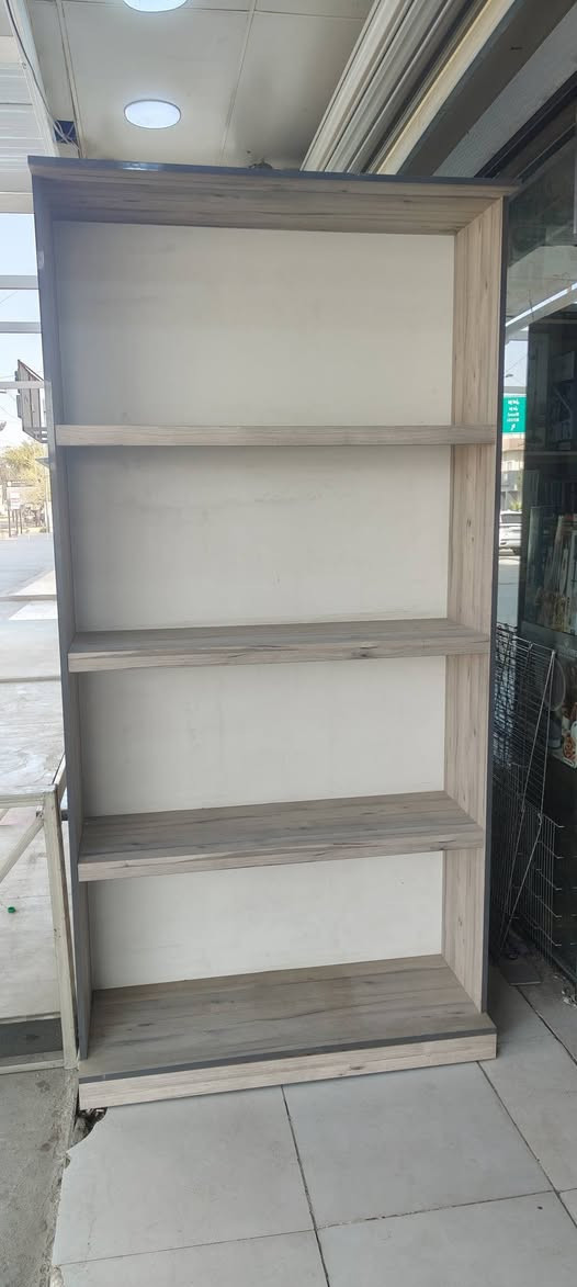 سلام عليكم متاح رفوف
خشب العدد 19 واحد الطول مترين ونص العرض واحد ونص تقريباً ***********
