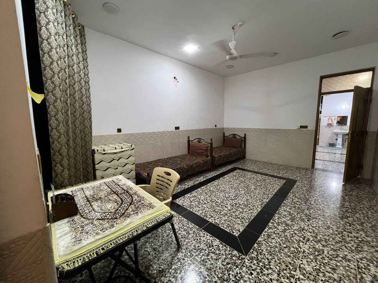 🌾 مزرعة للبيع – فرصة مميزة
من الصرح العقاري

📍 العنوان:
الشيخ حمد – شارع البوجميل

📄 نوع التملك: ملك صرف
📐 المساحة: دونم ونصف (3,750 م²)
🔒 المزرعة: مسيجة بالكامل 🌿

🏠 تحتوي المزرعة على:
▪️ بيت + مشتمل (بناء حديث)

🏠 البيت – مساحة البناء 310 م²:
 • صالة
 • غرف نوم (عدد 3)
 • مطبخ
 • هول
 • هول داخلي
 • صحيات (عدد 2)
 • حمّام
 • صحيات خارجية (حمّام + مرافق)

🏡 المشتمل:
 • صالة
 • غرفة نوم
 • مطبخ
 • حمّام مشترك

🐓 مميزات إضافية:
 • المزرعة مسيجة بالكامل 🌿
 • محميّتان:
 • محمية للطيور
 • محمية للدجاج والأرانب

📞 للاستفسار والتواصل:
حيدر الساعدي 
📱 اتصال أو واتساب:
***********
