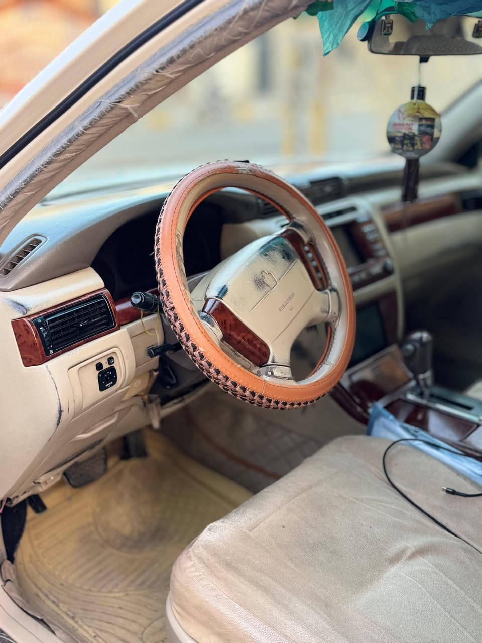 السلام عليكم ورحمة الله وبركاته ملكه قرار 48  بسمي تحويل ثاني يوم رقم  قاسيه دولي هزه جديدهه
سياره كفاله من الكص والعيب شرعي والصوليات 
محرك فيفتي جديد كفاله 
كير جديد 
حداديه جديده 
تخم تاير جديد  
سياره خضراوي طوخ 
تبريد تدفى 
سياره كرستال اصل 
مكان الصويرة أتصل على هذا الرقم ***********
