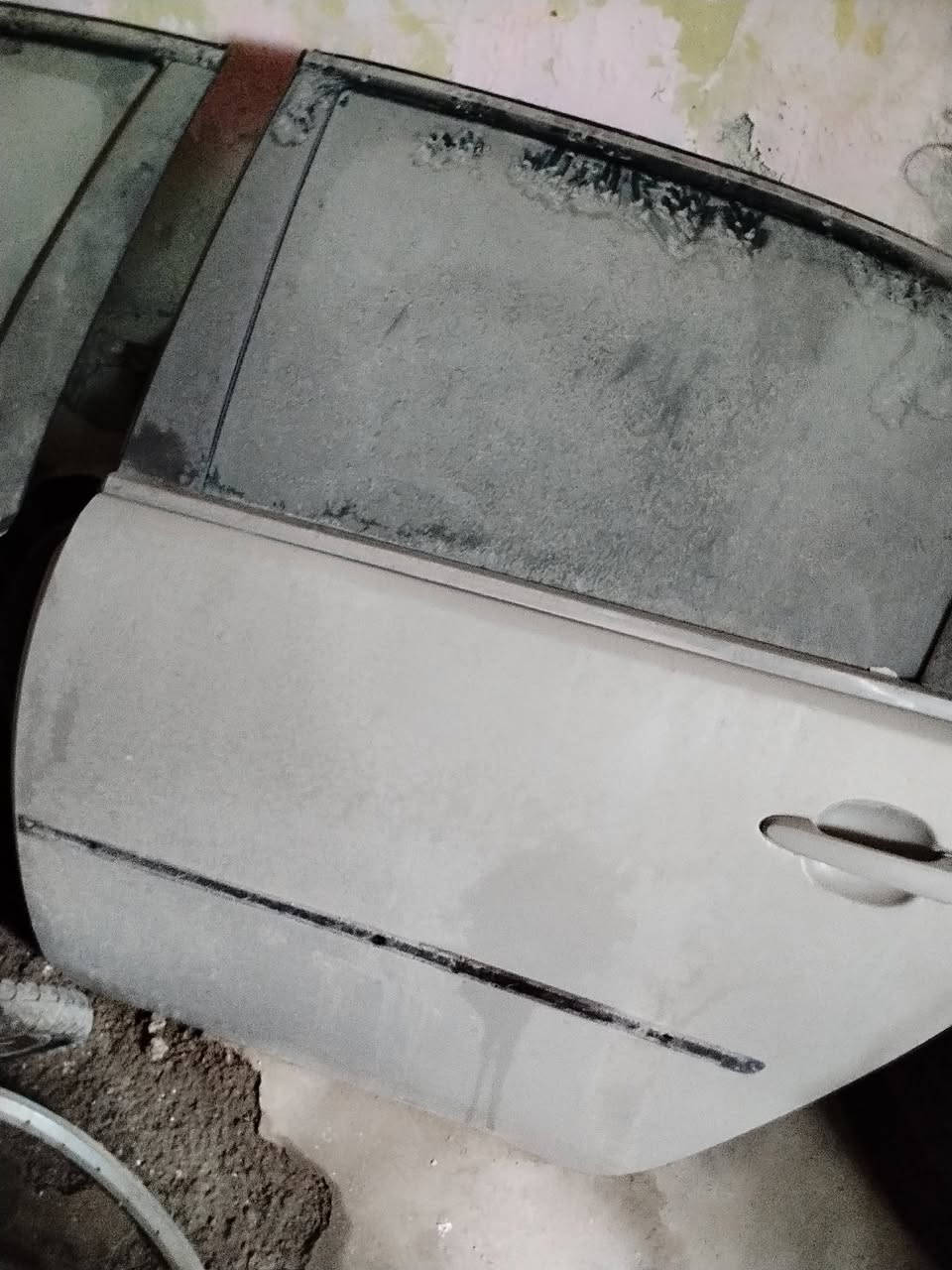 سلام عليكم للبيع ابواب امباله مع دعاميه اماميه مع بطانه باب سائق مع فلنجنه *********** واتساب
