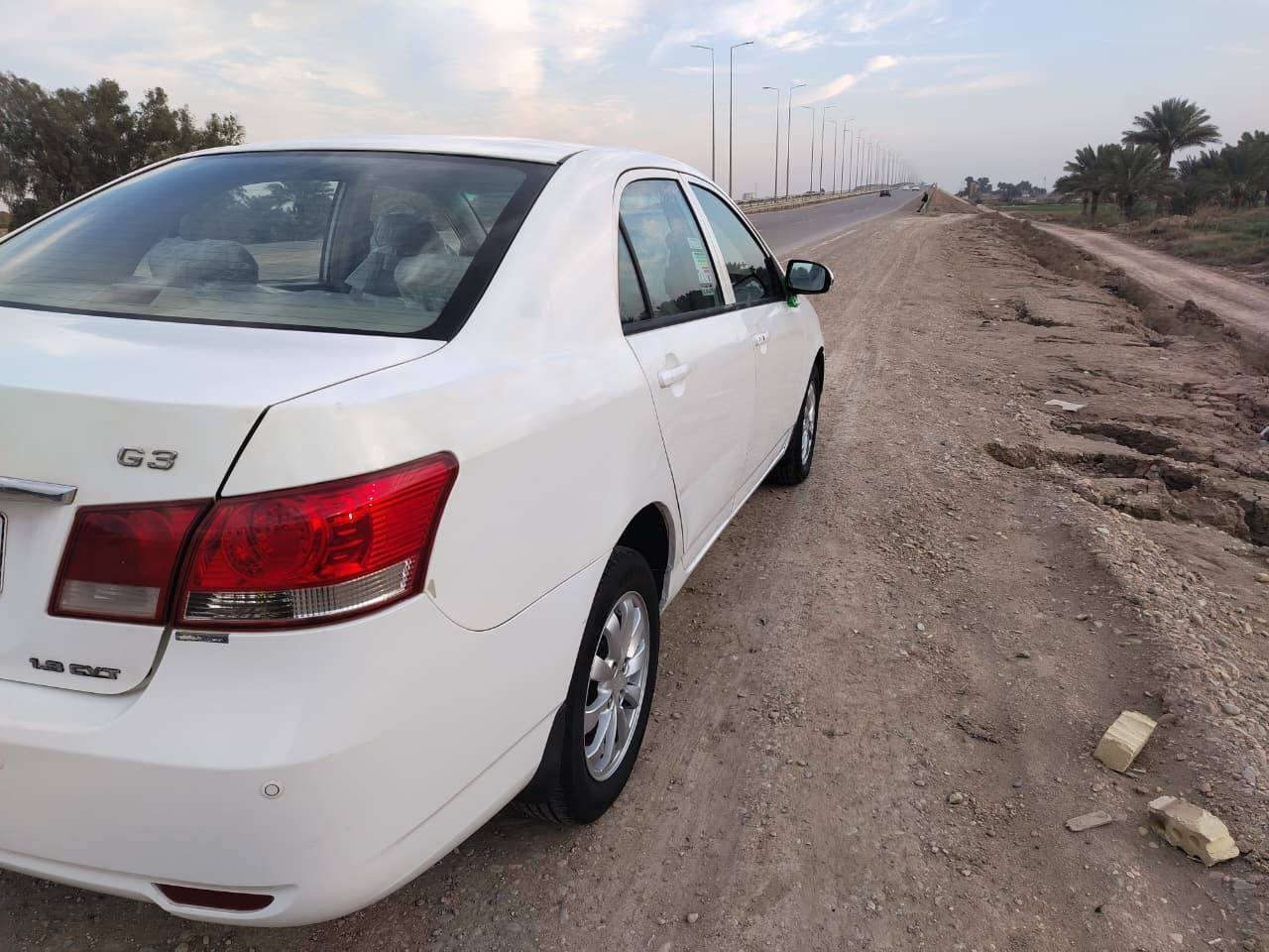 بيوادي جي ثري 2013
رقم واسط انكليزي سنويه لل30
مكفوله من الضربه والصبغ والتبديل فقط هلالت 
مكينه كير خير من الله 
حداديه وتخم تاير جديد كهربائيات كلها شغاله 
مكان الكوت مركز المدينه 
السعر 54 وبيها مجال 
***********
