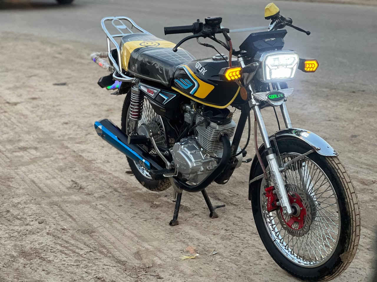 السلام عليكم دراجة للبيع دراجة حلوة موديل 25 ما بيهة اي نقص شاشة كلة شغال المكينة ما  ممدودة عليهة سبانة خمس نمر الدراجة جديدة أوراق كاملة السعر 675 وبيهة مجال العنوان ديالى خان بني سعد الرقم ***********
