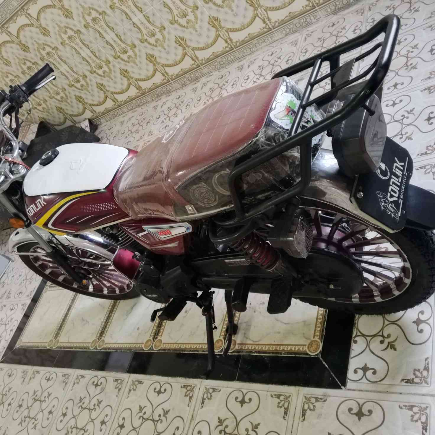 السلام عليكم دراجه ايراني للبيع موديل 2025
محرك200 اوراق  الدراجه خير من الله مكينه ماممدود عليهه سبانه دراجه كفاله عامه من كلشي  السعر 700وبيهه مجال مكاني بابل محاويل   الرقم***********
