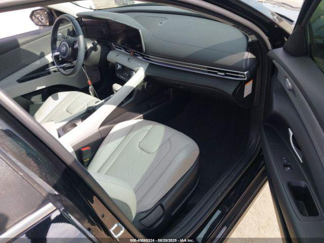 السلام عليكم 
النترا هايبرد ٢٠٢٤ لمتد فول الفول بصمة فتحة جلد داخل كريمي مقاعد تدفئة تبريد وكل مواصفات اللمتد المعروفة  كارفكس نظيف والسيارة جديدة بمعنى الكلمة وصلت بالحرة 
صار القرار وما عندي امكانية اكمل فلوس ادخلهة 
سيارة ماشية ١٠ الف ميل فقط اخت الزيرو جديدة وحادث كلش بسيط بدون ايرباك  
اقل من شبر بالجاملغ و الدعامية واللايت موجودات وياها 
السعر ١٤٠ وبيهة مجال للطيبين 

0787 727 7396
