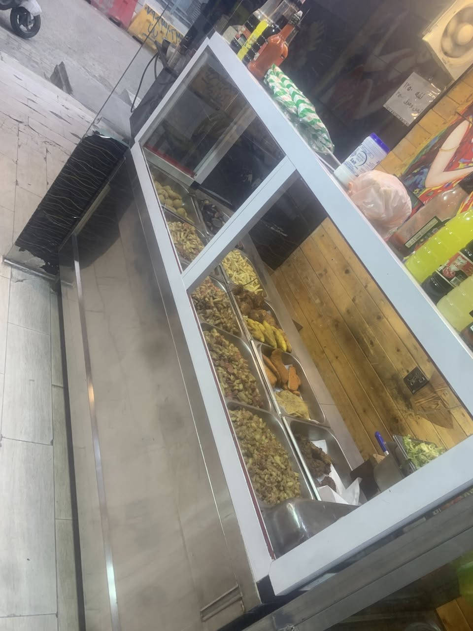 حمايه تركيه ٥ بلانكات غاز نظيفه كلش  ٥٥٠ الف 
كراسي عدد ١٠ نظاف ١٧٥ الف
ميز طعام ٢٥ الف 
للاستفسار ***********
