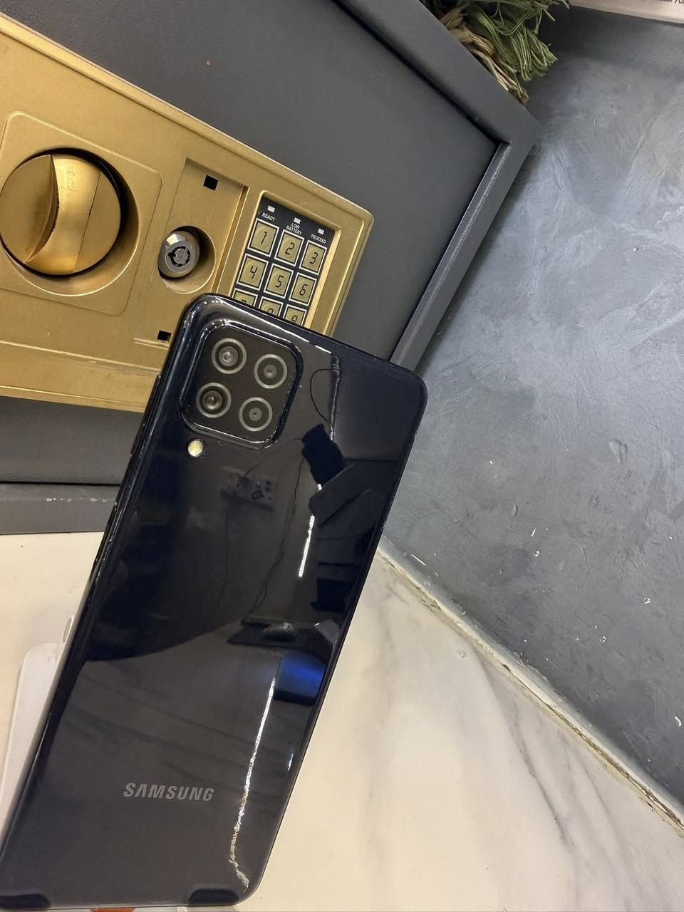 السلام عليكم
A22 4G 
ذاكرة 128 عشوائية 4 
نضافة 100‎%‎ الجهاز مبدل شاشة وكالة انتبه ( وكالة ) 
ضمان بالجهاز يوم واحد 
للأستفسار 
هـ***********
واتساب***********
