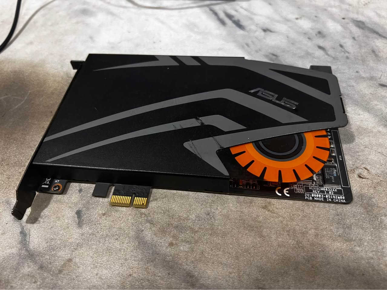 كارت صوت  من شركة ASUS اسوز  غني عن تعريف. مخصص. الكلشي العاب. مونتير. هندسة صوتية عزف 
مواصفاتة موجودة بلصور وكلشي مذكور عنة يرهم على سماعات قوية توصل الى 600 اوم. يعني يشغل. سماعات DT 990PRO 250 ohm - DT 770 PRO 250 ohm
DT770 PRO 80 ohm يشقل اعلى سماعة 
يجي اقوة من مكسر ساون بلاستر x. 
sound blaster x
بطاقة صوت للألعاب PCle 7.1 مزودة بمحول رقمي تناظري لعشاق الدقة
الصوتية ونسبة SNR تقدر ب 124dB
مواصفاتة رهيبة 

يجي معا برنامج صووت سوفت وير خاص بية موجود بلموقع الخاص بشركة ASUS 
كرت صوت كامل مواصفات من كلشي 

بي نقص قطعة وحدة  القطعة المدورة مو ضرورية ولا الهة لازمة  بكرت مجرد طربطة بكرت صوت  وتعلي وتنصي الصوت. وتسوي ميوت. للصوت لا تاخر ولا تقدم  وجودة. من عدم وجودة نفس شي. لاتضر ولا تنفع 

سعرة130 الف دينار بي مجال قليل 
للتواصل موجود ماسنجر او هاذة رقمي. واتساب  بي همات
***********
0.7.8.6.0.4.0.7.7.3.0
0،7،8،6،0،4،0،7،7،3،0

قبل لاتدفع بي دينار افحص وكمل. ودفع غير هاذة شي اني ما مسول.  وراجان الي ما يعجبكم. او ضوجون منهيج منشورات ياما تعلق تعليق ايجابي. يامة اكلب المنشور بدون تعليق سلبي. ولي يعلق تعليق سلبي ويريد يضرني لا محولل ولا موهب بغداد, العراق
