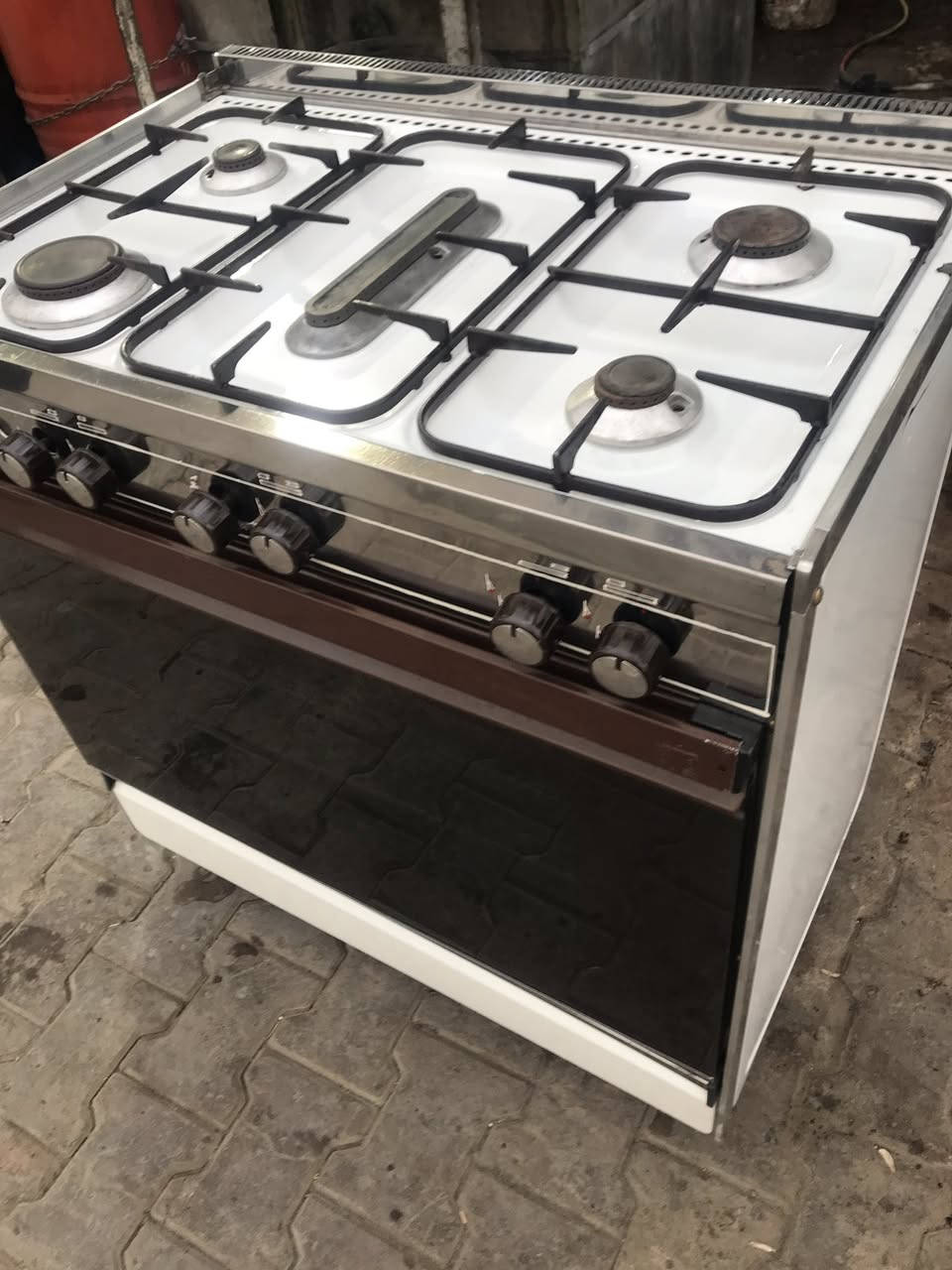 طباخ عشتار كله شغال عل فحص العنوان بغداد مدينه الصدر سعر ١٣٠ رقمي ***********
