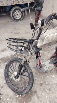 سلام عليكم للبيع شاصي مكسور بدون بطاريات تواير جدد ايفيدك كامل ابيعلك اتريد منه قطع ابيع شراي خابر او تدلل ***********
