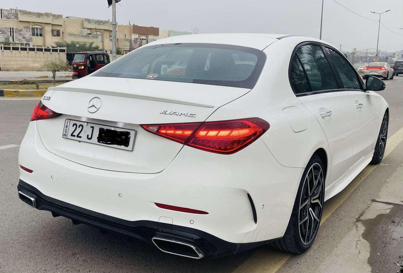 مارسدس c300
موديل 2022
فول مواصفات كت amg
ماشية 17 الف كيلو
وارد امريكي حادث باب خلفي 
مغلفة ppf ضمان عشر سنوات 
السعر 345 ورقة بيهة مجال بسيط
مكان السيارة بغداد حي الجهاد
***********
