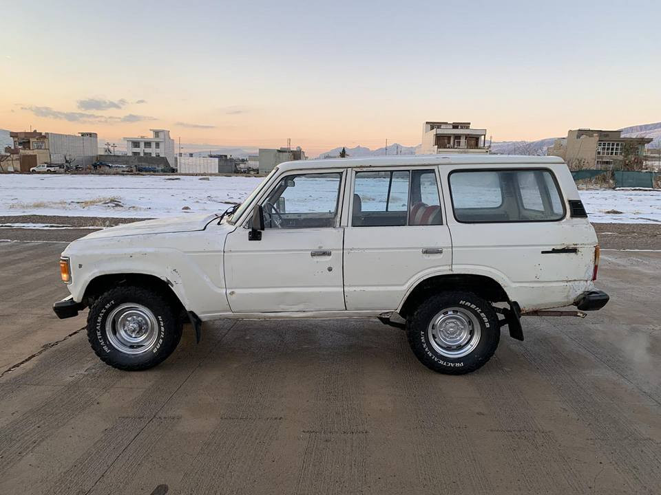 تویتا لاندگرۆز مۆدیل 1982ئاڕم پلاستیک سلیمانی دوو ئیڤ و چوار گێڕ تابوکە گێڕو مەکینەو ئەکسل و دەبڵ ئەکسل بەشەرت سالانسای بیلادی کارەبای گشتی ئیش دەکات دەعم وەرگەڕوای نیە شانسی بە شەرت سەیارەکە زۆر تندو تۆڵەو مالی دۆستە نرخ 19گەڵاو مەجال شوین پیرەمەگرون *********** السليمانية, العراق
