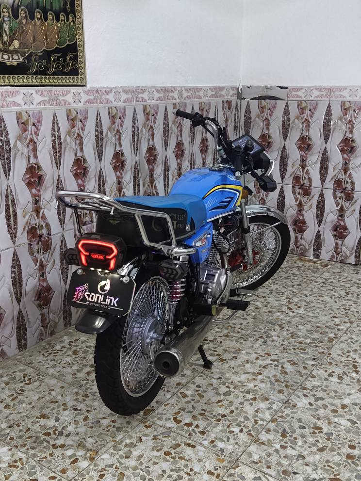 سلام عليكم 
دراجه سولنك خمسه كير حجم المكينه 125 موديل 25 دراجه فول عله وضع الشركه اوراق سكنر مكان كربلاء الطاقه رقم ((***********)) سعر 725 وبيها مجال كربلاء, العراق
