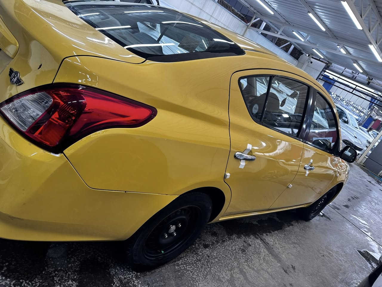 تحيه طيبه الاخوه الأعزاء نيسان سني هندي ٢٠١٤ ماشيه ١٢٥ السياره نضيفه جدا بيها الشاصي الأمامي الأيمن ضرر ومعمر وتلكيط معجون في اجزاء السياره رقم بغداد الجديد ابسمي سعرها ٨٧ قفل مكانها البياع او العامريه 
***********
