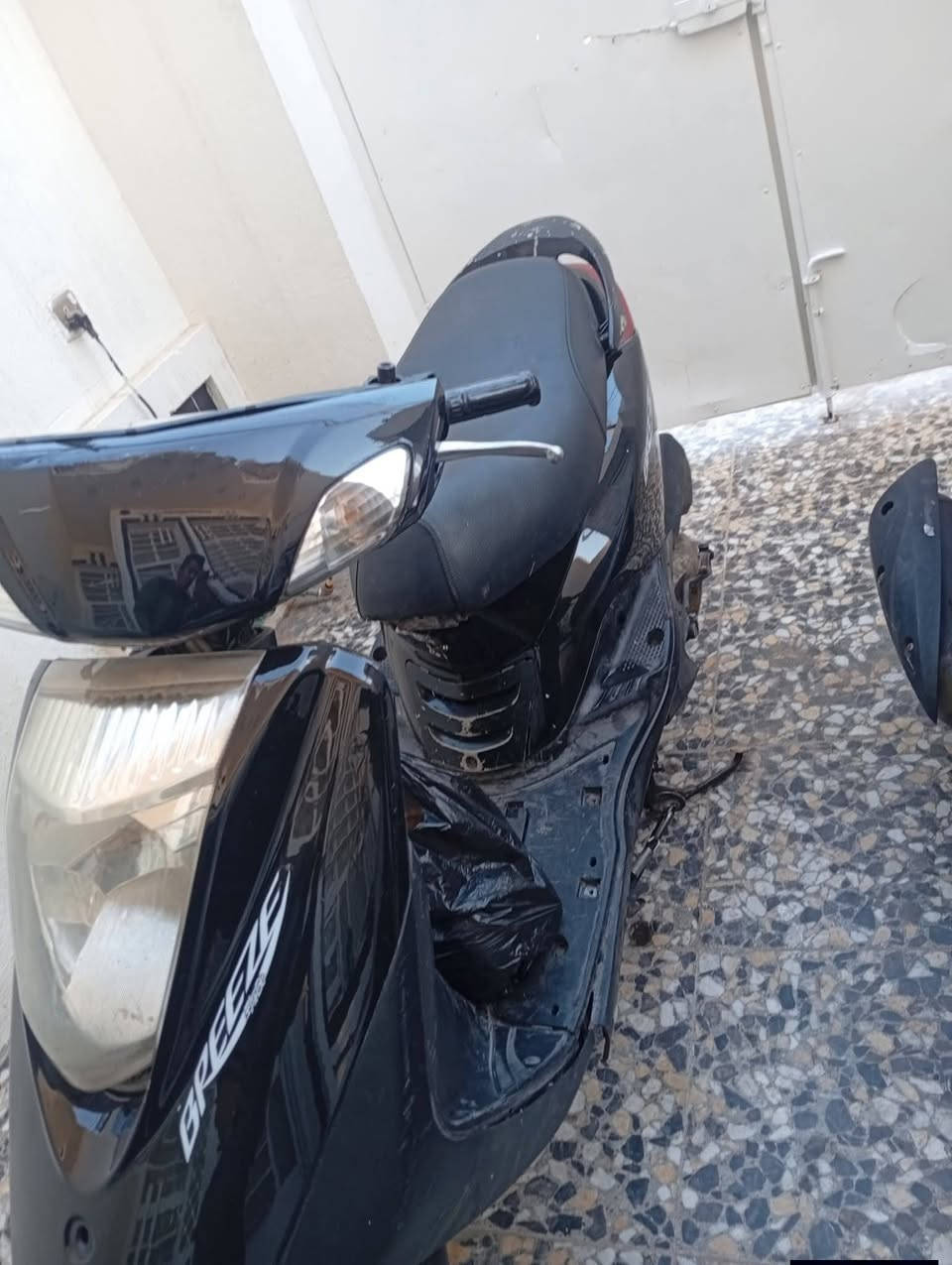 بريز رمبه صار 22 يوم من نزلتها نضيفه الصور ضالمتها شغاله نكره نص نكره كهربائيات كلها شغاله ما مفتوحه بلادي
فقط بيها خيط تبخير خفيف كلش  ومجرد بس تحمه يروح 
غير هاذه مكفوله السعر 600 وبيها مجال حك الجيه المكان 
بغداد الطالبيه *********** فقط واتساب
