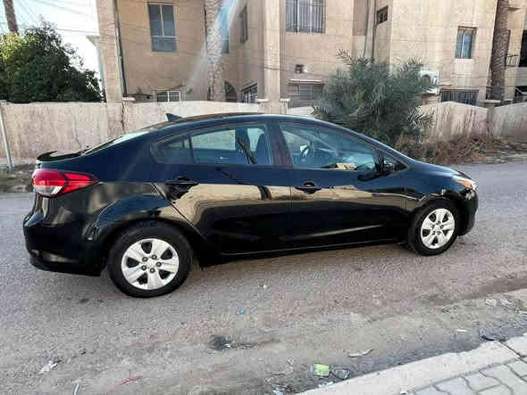 السلام عليكم 
كيا فورتي للبيع
موديل 2017وارد امريكي
محرك 2000دووش
السياره جاهزه من كل نقص
كير محرك صدر امامي خلفي كله جاهز
تبريد ثلج تخم تاير باتري كله جديد وجاهز
السياره بيها صبغ جوملغ خلفي فقط اثر طخه بدون اي دواخل وبارد باب السايق فقط الباقي مكفول
رقم بغداد الجديد هزه ورقم وسنويه جدد
السعر 118وبي مجال بسيط
للاستفسار ***********
عنوان بغداد جي الجامعه 
مكلف بالنشر القائم
