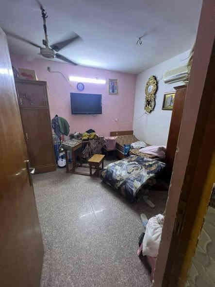 سلام عليكم دار للبيع نزال خزعل المساحه ١٠٠ متر ٣ غرف نوام وواحده سويت وصاله ومطبخ وصحيات بسعر مناسب جدا عمر البناء ٧ سنوات فقط للإستفسار على الخاص ***********
