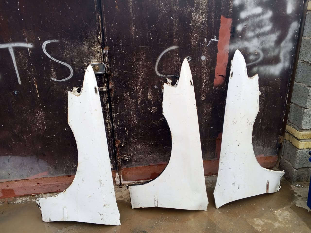 سلام عليكم بطاين مارك نفخ خلفيات بيبان كرسته عدد2 قبق جنطه  بيبان مارك عدد4 وجاملقات  مكاني رفاعي رقم ***********
