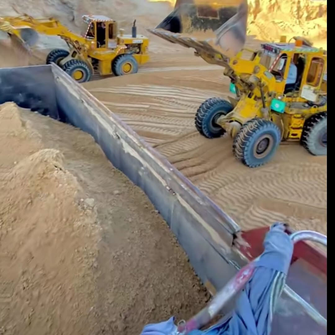 يتوفر جميع مواد البناء كافة الرمل والسبيس القلع والحصى والجلمود بانواعة
شامل التوصيل  البصرة الاستفسار ***********
