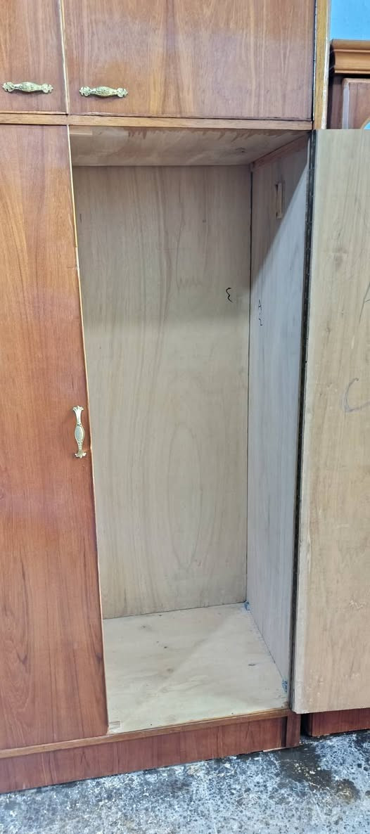 غرفة٥ باب ملحق صاج شغل ثقيل جدا نظيفة جاهزة السعر 575تواصل خاص ***********
