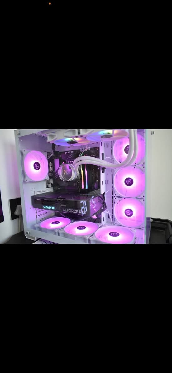 � للبيع PC Gaming قوي جدًا - يشغل جميع الألعاب على أعلى الإعدادات 🔥
📌 المواصفات:

•  🧠 Intel Core i5-14400F
•  🎮 RTX 4070 SUPER (3 Fan)
•  💾 32GB DDR5 6600MHz (2×16GB)
•  🖥️ Motherboard B760
•  ⚡ SSD 1TB
•  🔌 Power Supply 850W Gold
•  ❄️ مبرد مائي 240mm
•  🖤 Full Tower Case مع 7 مراوح RGB

✅ يشغل أحدث الألعاب مثل GTA 6 (عند نزولها على PC)، Cyberpunk 2077، Black Myth: Wukong وغيرها على إعدادات عالية جدًا.
✅ الجهاز نظيف، جاهز للاستخدام، بدون أي مشاكل

للتواصل (***********)
