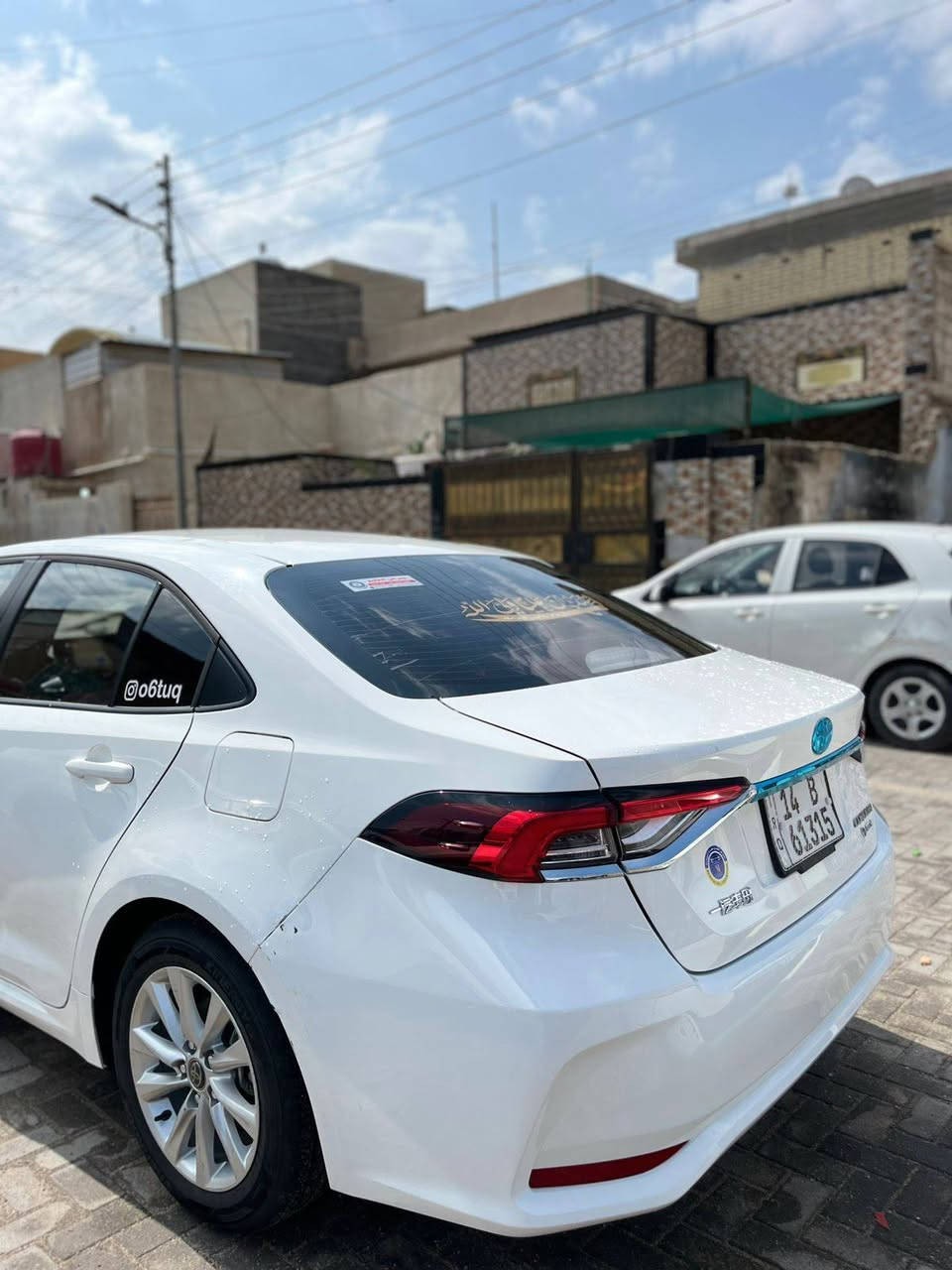 السلام عليكم كورولا هايبرد موديل 25 للبيع فقط السياره بيها بارد جاملغ الايسر الامامي والخلفي السياره ماشيه 15 الف بعدهي على وضع الشركه سياره حره بصره تحويل ثاني يوم رقم التليفون ***********  السعر 154 وبيها مجال  غير هذا الكلام السياره كفاله عامه
