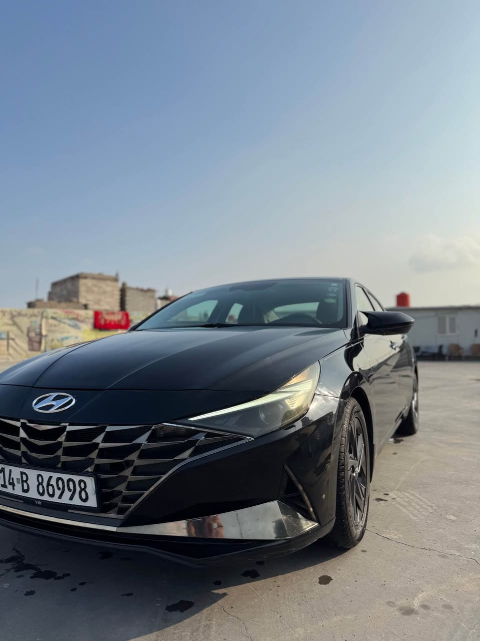 السلام عليكم 
النترا 2022 وارد امريكي 🇺🇸 للبيع حادثها مثل ماوضح بصور البنيد مبدل وشبر من الجاملغ مرجع بارد شاصي سليم مكينة دوش حجمها 2000 وكير كفالة وضع شركة مواصفات السيارة فول ماعده الفتحة 
بصمة وتشغيل عن بعد 
شاشة لمس وابل كار بلي 
حساسات امامية خلفية 
تحديد مسار وتنبيه 
انظمة قيادة سبورت ونورمل وسمارت 
رقمها بصرة شرط التحويل مكاني بصره دور النفط السعر 🔥140$🔥 بيها مجال قليل للاستفسار اكثر التواصل مع الرقم ( ***********) Singapore
