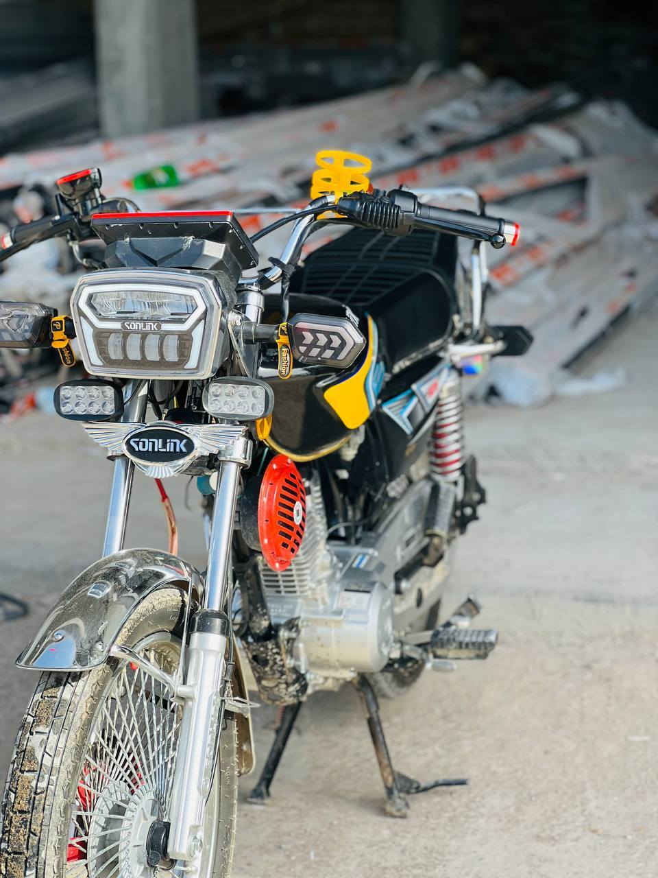 سلام عليكم دراجه موديل2025
للبيع بي فقط دشبول مايشتغل 
دراجه كله شرط صالنصه رياضي
اصل 4كير 
رقم صاحب الدراجه***********
