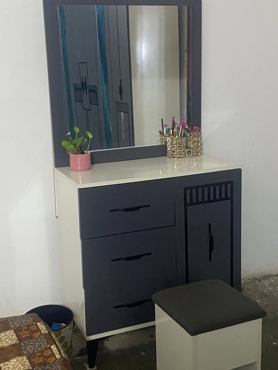 سعر 650 بغداد الحسينيه
8 قطع 
سرير مخزن 
الكنتور نظام ابواب (6)
ميز تواليت 
طابوريه 
ميز عدد 2 
مرايه زاويه 
*استخدام شهر ونص بعدها جديده اي ضرر مبيها


**إذا كنت صاحب هذا الإعلان وتريد حذفه لأي سبب، رجاءا أرسل رسالة إلى الدعم الفني**