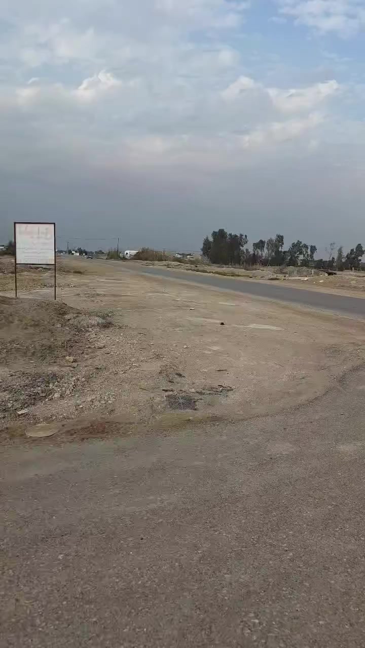 اللهم صل على محمد وال محمد 
ارض زراعيه طابو زراعي 
مقسمه الى 500م/1000م. حسب رغبه الزبون شنو الي يريد نبيع
🌍على شارع بزل حجي علي 
كما موضح بالفديو،،،، قريبه جدا على الشارع
متوفر بها كافه الخدمات من ماء كهرباء تبليط جاهزه للسكن او اي مشروع استثمار عندك او مزارع
السعر مناسب 
اي استفسار او الاتصال على الرقم 
*********** واتساب متوفر
