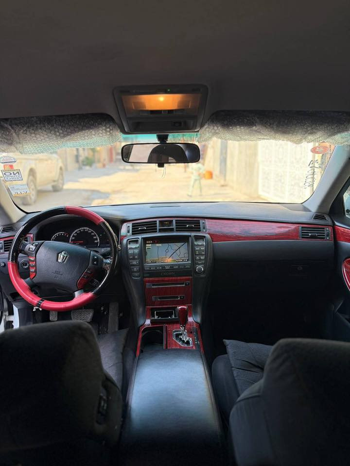 شاهانه
موس موس
184 
بيدوكه ل 
كامل مه سره ف
جوار تايه و ويلى لوك
رؤنى گيرو مه كينه ى گؤراوه 
بئ ته قه و ره قه 
ته بريت ساردو گه رم  مه زبوت
بئ چالو شوخت
سه ياره كه له ره سمه كان جوان تره
جلدى دوبه ى 
كامل ناو سنوقى تيايه
***********ڤايبر
