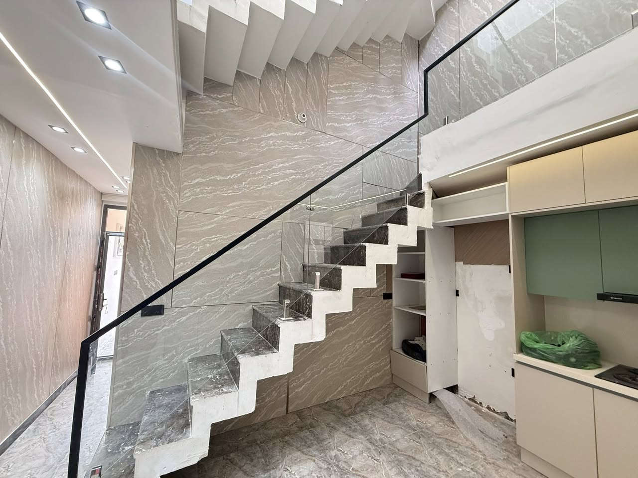 اللهم صلِ على محمد وآل محمد
🌟دار 75متر للبيع:-الدار بنائه فول 

 منضومه كامرات منضومه ساحبات  منضومه ستلايت كله مأسس بالمواد الحديثه الاصليه وكذلك نقاط الكهرباء 

🌟الدار طابقين يحتوي على 3غرف نوم 

وحمام 2 واحد بالطابق الارضي والثاني في الطابق الثاني

السعر((واتساب☎️)) مع ملحقاته

🌟نوع الملك طابو زراعي ملك صرف سند25

🌟حي البساتين شارع احمد الوائلي

للأستفسار:

  ابراهيم الكناني. ***********

ابو الاشتر الزيادي***********
